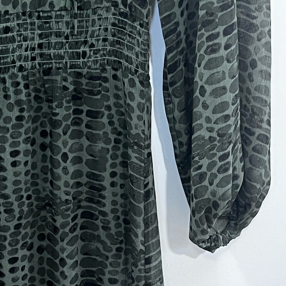 Elegant Green Patterned Dress, see through - Picture 4 of 9